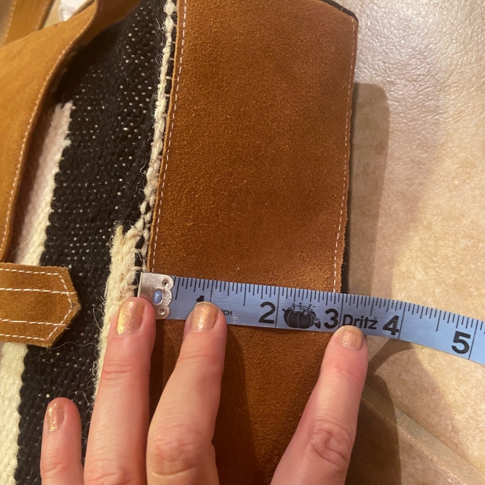 Western Style Handbag - Picture 12 of 16